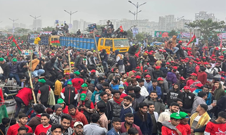 রাজধানীর সকল প্রবেশ পথে বিএনপি নেতা-কর্মী ও সাধারণ মানুষের ঢল