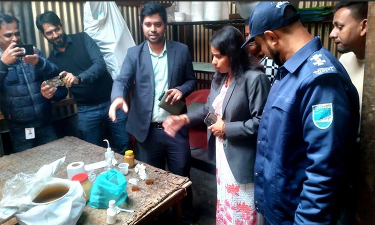 শরীয়তপুরে মিষ্টির দোকানে ভেজাল ঘি তৈরি, জরিমানা