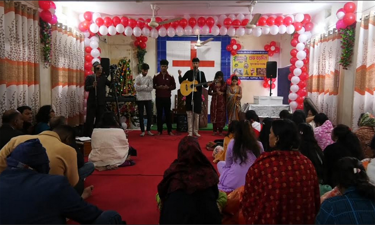 ঝিনাইদহে নানা আয়োজনে খ্রিস্টান ধর্মালম্বীদের বড়দিন উদযাপিত
