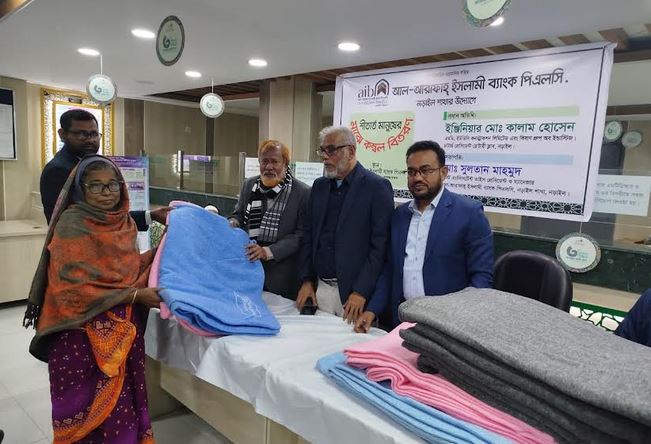 নড়াইলে শীতার্ত মানুষের মধ্যে কম্বল বিতরণ