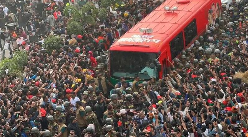 এভারকেয়ার হাসপাতালের পথে তারেক রহমান