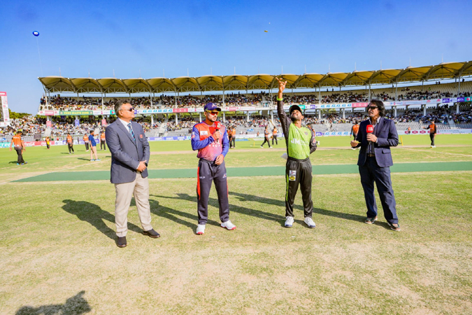 বিপিএলের উদ্বোধনী ম্যাচে সিলেটের বিপক্ষে ফিল্ডিংয়ে রাজশাহী