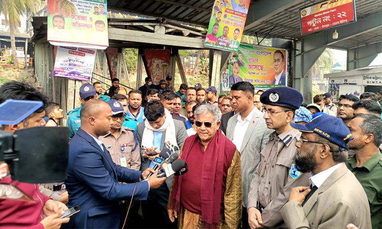 লঞ্চ দুর্ঘটনায় হতাহতদের জন্য অনুদানের ঘোষণা নৌ উপদেষ্টার