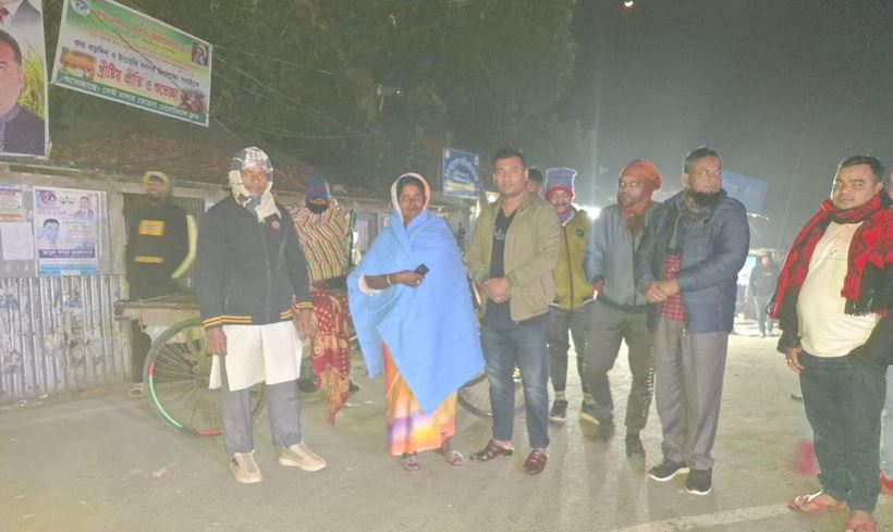 গোপালগঞ্জে প্রশাসনের শীতবস্ত্র বিতরণ