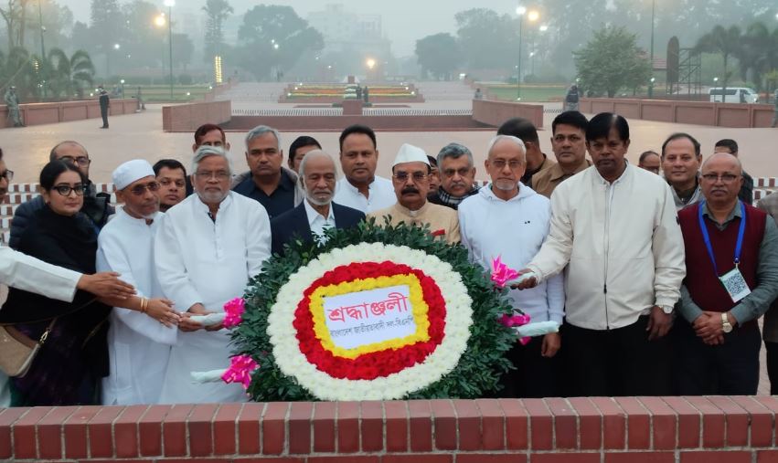 নিয়ম মেনে জাতীয় স্মৃতিসৌধে তারেক রহমানের পক্ষে শ্রদ্ধা নিবেদন