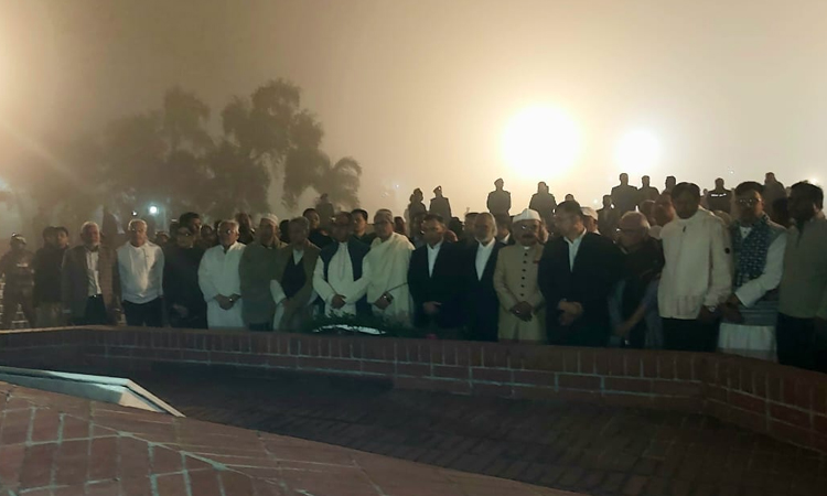 জাতীয় স্মৃতিসৌধে তারেক রহমানের শ্রদ্ধা