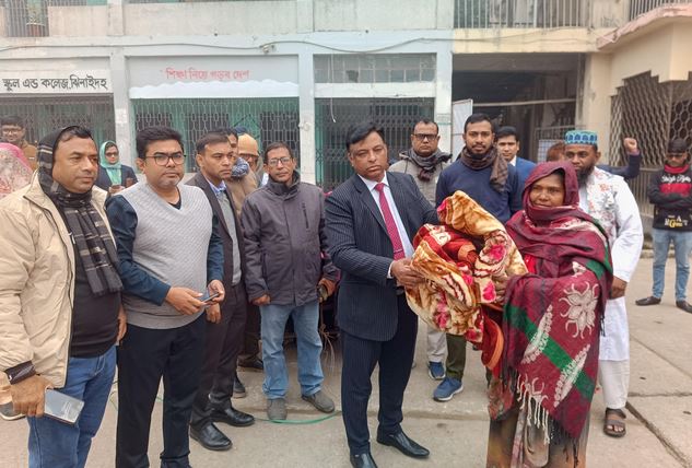 ঝিনাইদহে ছিন্নমূল শীতার্ত মানুষের মধ্যে কম্বল বিতরণ