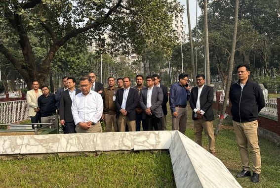 ছোট ভাই কোকোর কবর জিয়ারত করলেন তারেক রহমান