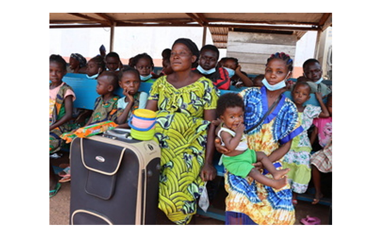 বাস্তুচ্যুত মধ্য আফ্রিকার তরুণদের  উজ্জ্বল ভবিষ্যতের আশায় ভোটের ওপর ভরসা