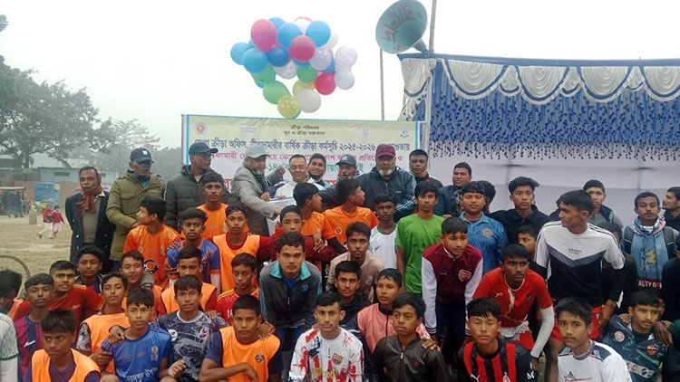 নীলফামারীতে মাসব্যাপী ফুটবল প্রশিক্ষণ শুরু