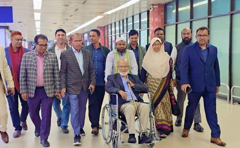 চিকিৎসা শেষে দেশে ফিরেছেন ড. খন্দকার মোশাররফ