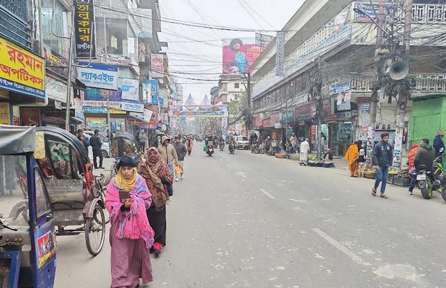 বরিশালে শীত আর হিমেল বাতাসে দিশেহারা শ্রমজীবী মানুষ