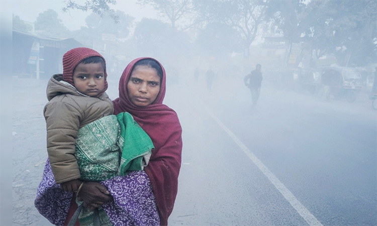 হাড়কাঁপানো শীতে স্থবির লালমনিরহাটের জীবনযাত্রা 