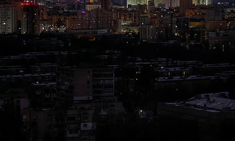 অন্ধকারে কিয়েভ, ১০ লক্ষাধিক ঘরবাড়ি বিদ্যুৎহীন