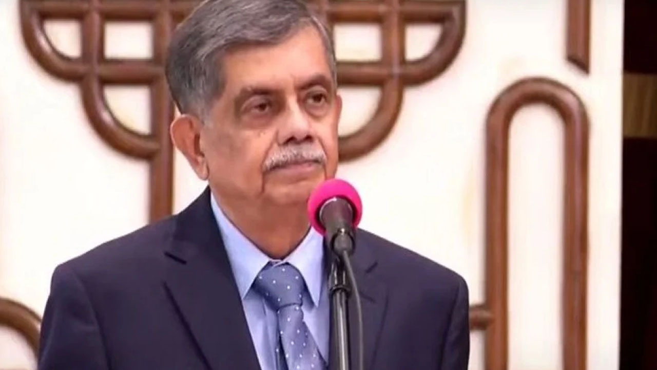 মানসম্মত ও নির্ভুল পাঠ্যবই নিশ্চিতে সরকার সর্বোচ্চ চেষ্টা করেছে : শিক্ষা উপদেষ্টা