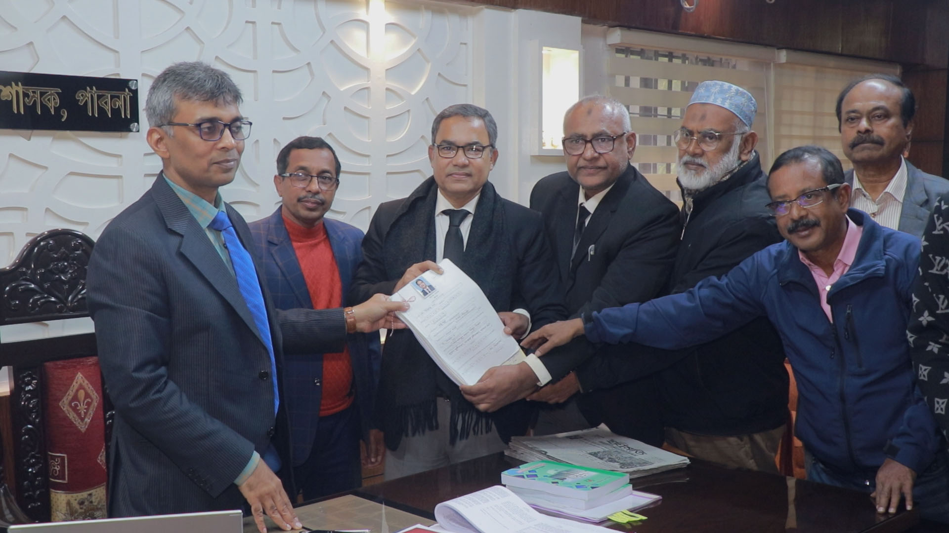 পাবনায় মনোনয়নপত্র জমা দিলেন বিএনপির শিমুল বিশ্বাস