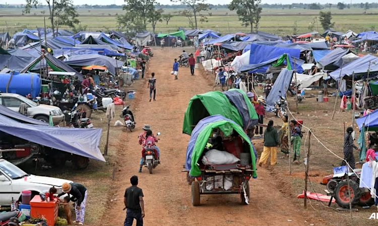 সীমান্তে যুদ্ধবিরতি সত্ত্বেও বাড়ি ফিরতে শঙ্কিত থাই ও কাম্বোডিয়ানরা