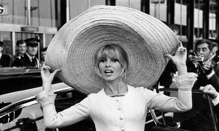 ব্রিজিত বারদো: সব ছেড়ে প্রাণীদের সেবায় নিজেকে উৎসর্গ করা পর্দার দেবী