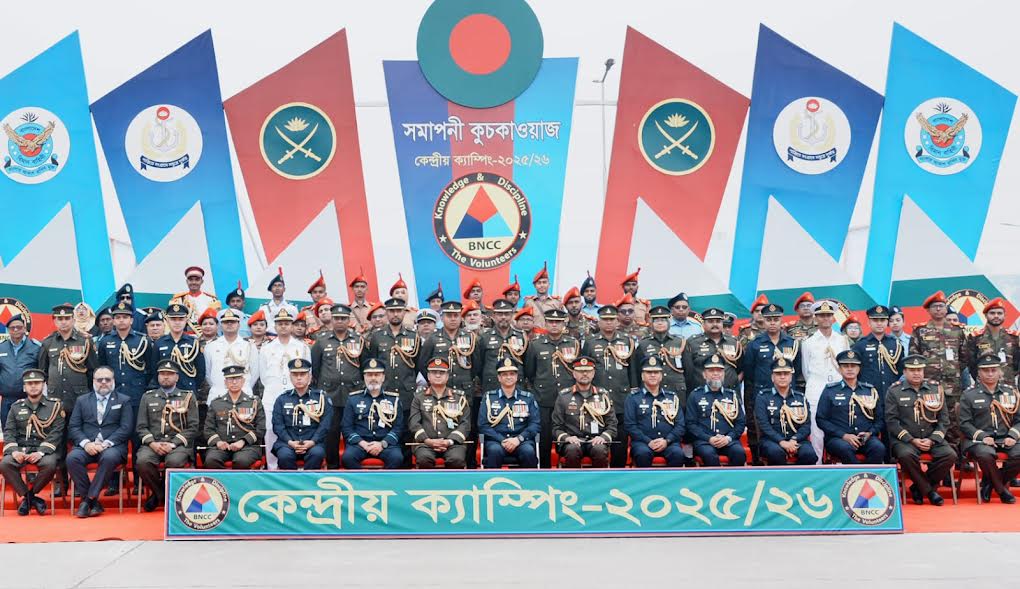বিএনসিসি’র বার্ষিক কেন্দ্রীয় ক্যাম্পিংয়ের সমাপনী কুচকাওয়াজ পরিদর্শনে বিমানবাহিনী প্রধান