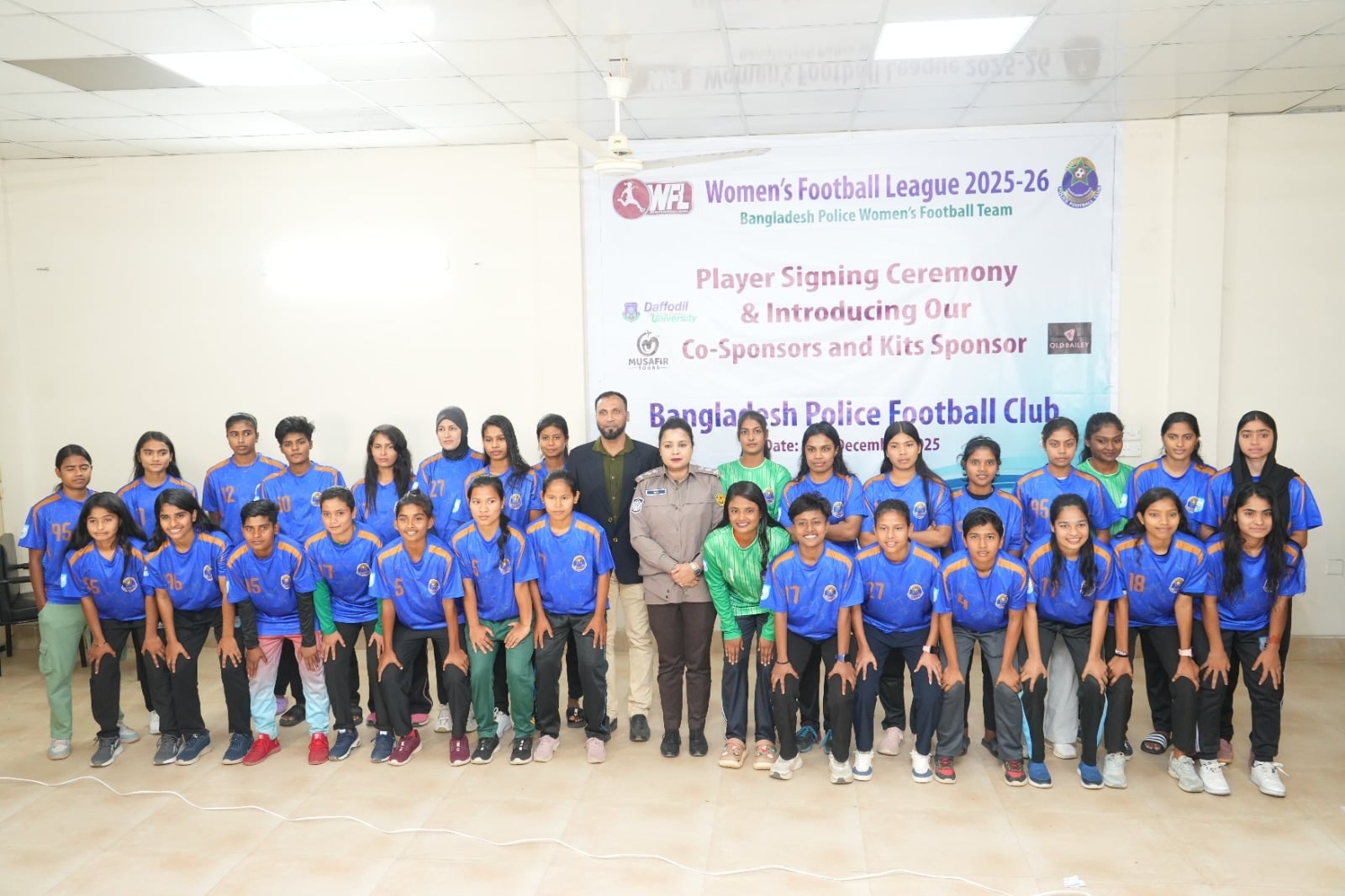 পুলিশ নারী ফুটবল টিমের চুক্তি স্বাক্ষর অনুষ্ঠান সম্পন্ন