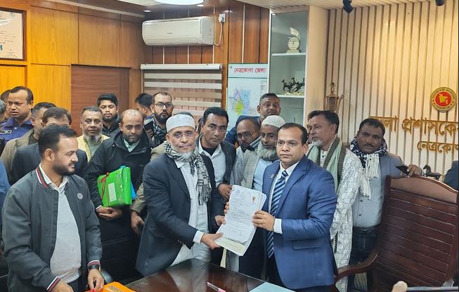 নেত্রকোণা-৪ আসনে সাবেক স্বরাষ্ট্র প্রতিমন্ত্রী লুৎফুজ্জামান বাবরের মনোনয়নপত্র দাখিল 