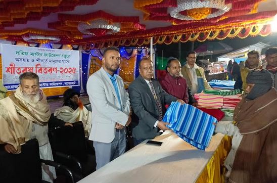 বাগেরহাটে শীতবস্ত্র বিতরণ লতিফ মাস্টার ফাউন্ডেশনের