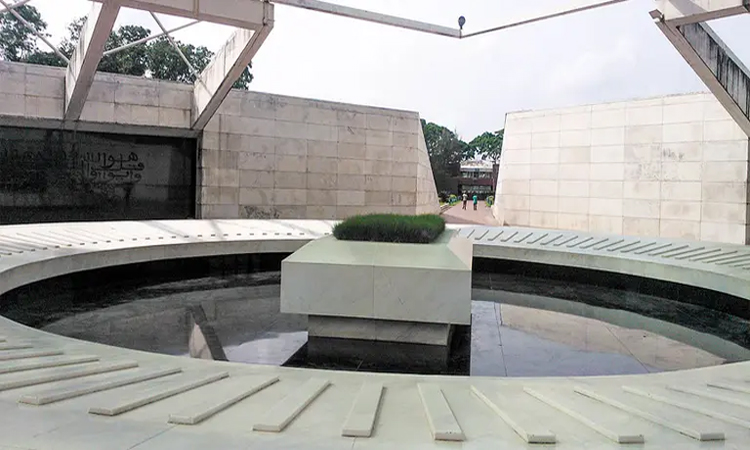 খালেদা জিয়ার লাশ দাফন স্বামী শহীদ প্রেসিডেন্ট জিয়াউর রহমানের কবরের পাশে