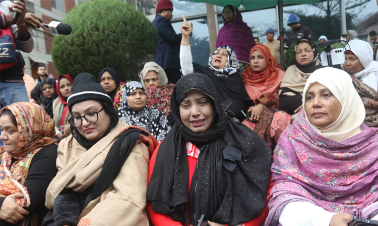 খালেদা জিয়ার মৃত্যু: কাঁদছে বাংলাদেশ