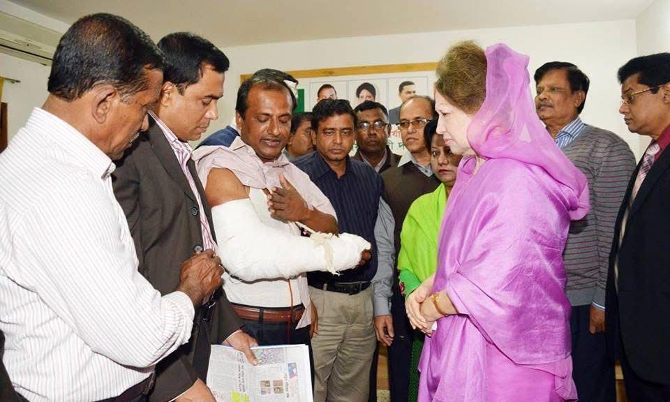 স্মৃতি রোমন্থন করে অঝোরে কাঁদছেন খালেদা জিয়ার স্বজন ও দলীয় নেতাকর্মীরা