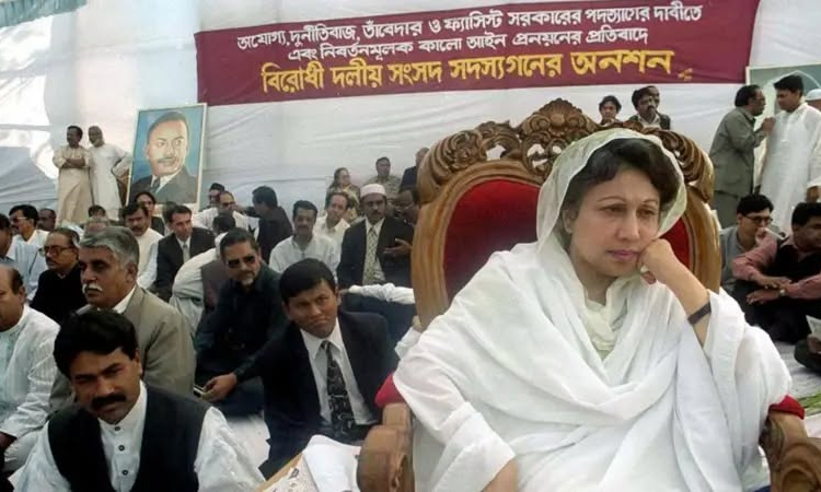 বেগম খালেদা জিয়া যেভাবে হয়ে ওঠেন ‘আপসহীন’ 