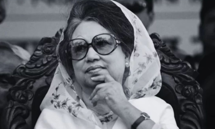 খালেদা জিয়ার মরদেহ বহনকারী গাড়ি মানিক মিয়া এভিনিউতে পৌঁছেছে