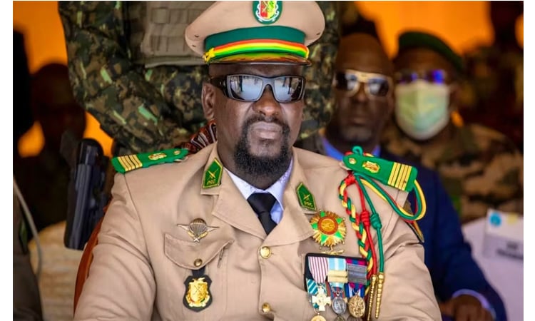 গিনি: বৈধতার খোঁজে অভ্যুত্থান-নেতা দৌম্বুয়া