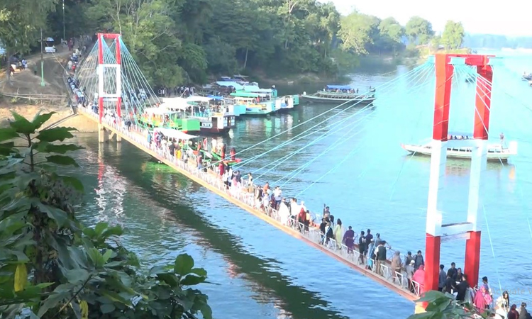 পর্যটকদের পদচারণায় মুখর পাহাড়ি কন্যা রাঙামাটি