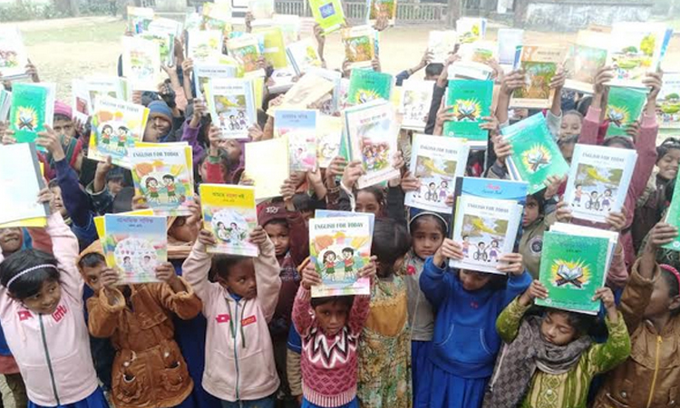 নতুন পাঠ্যবই পেয়ে খুশি নেত্রকোণার শিক্ষার্থীরা