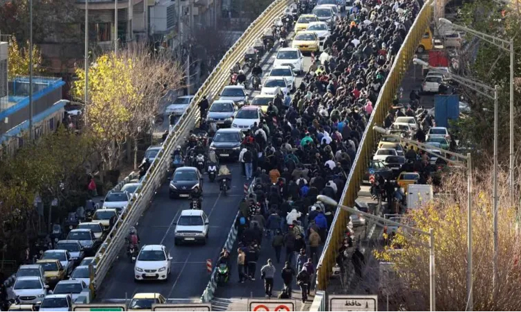 ইরানে দ্রব্যমূল্যের ঊর্ধ্বগতির প্রতিবাদে সংঘর্ষে নিহত ৬