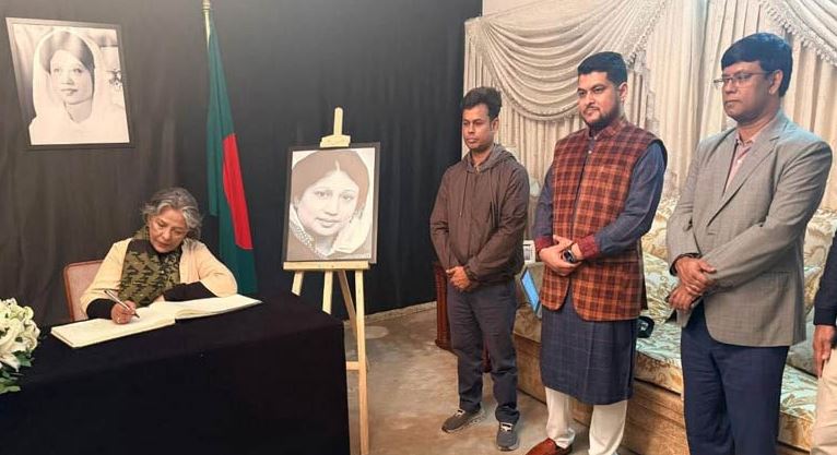 শোক বইতে সমাজকল্যাণ উপদেষ্টার স্বাক্ষর, তারেক রহমানের সঙ্গে সাক্ষাৎ