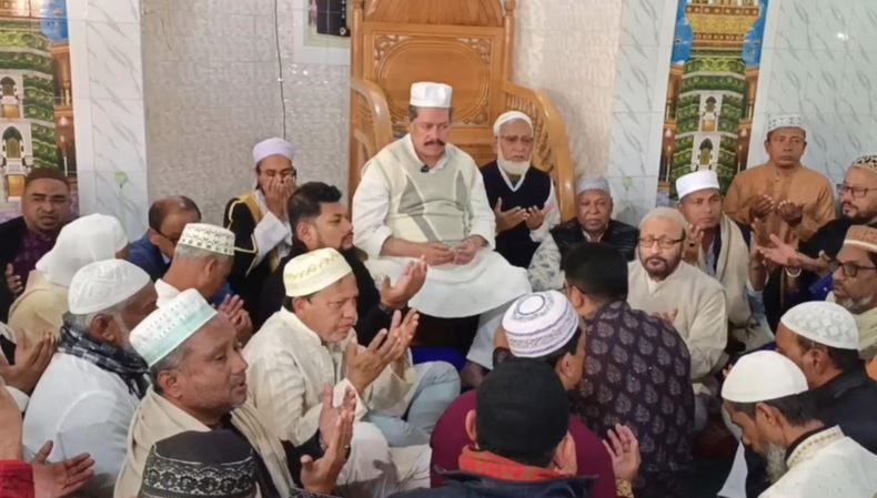 বরিশালে খালেদা জিয়ার রুহের মাগফেরাত কামনায় দোয়া মাহফিল 