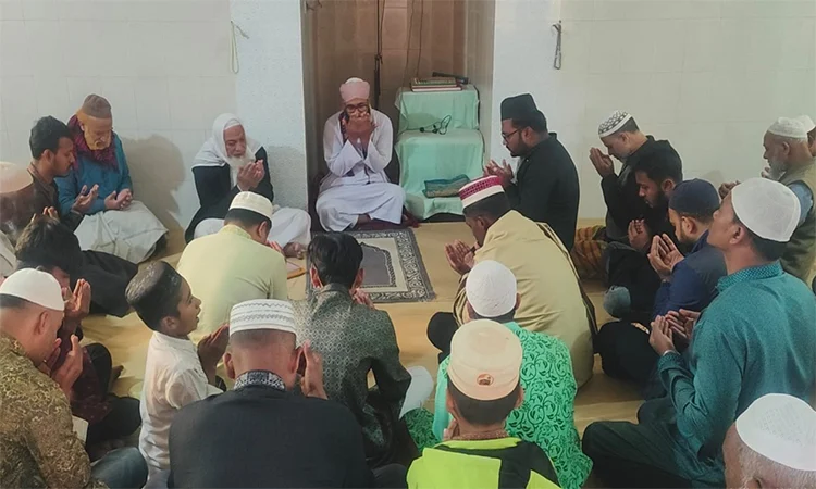 বাগেরহাটে খালেদা জিয়ার রুহের মাগফেরাত কামনায় দোয়া মাহফিল 