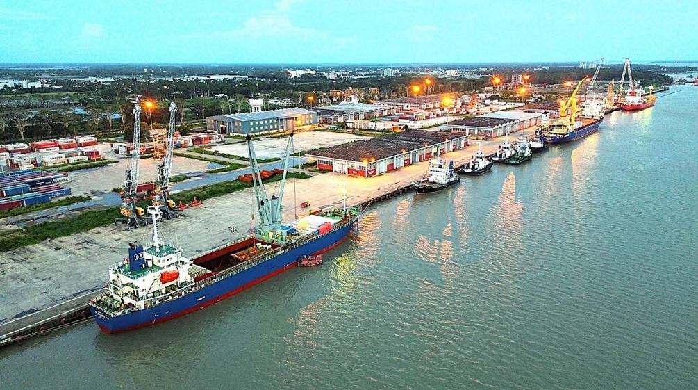 চলতি অর্থবছরের ৬ মাসে মোংলা বন্দরে রেকর্ড ১৭,৩৮৭টি কন্টেইনার হ্যান্ডলিং