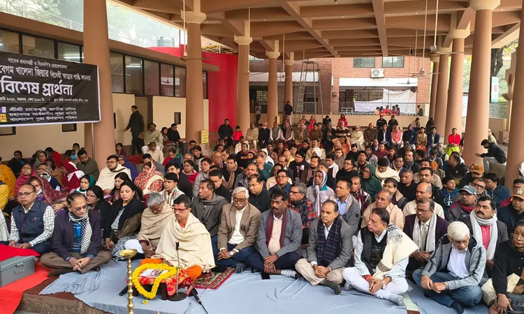 খালেদা জিয়ার আত্মার শান্তি কামনায় ঢাকেশ্বরী মন্দিরে বিশেষ প্রার্থনা সভা অনুষ্ঠিত