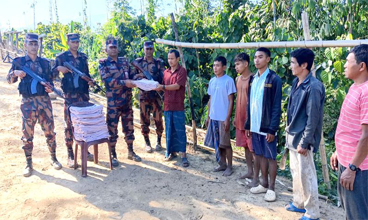 রাঙ্গামাটিতে হতদরিদ্রদের মাঝে শীতবস্ত্র  বিতরণ