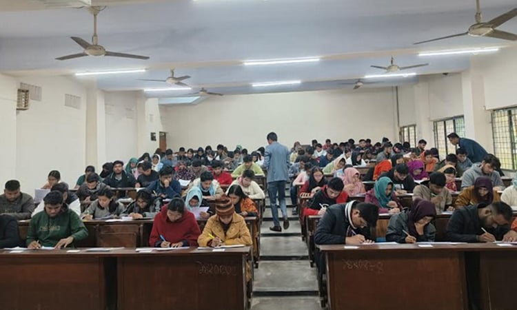 বাকৃবিতে স্নাতক প্রথম বর্ষ কৃষি গুচ্ছ ভর্তি পরীক্ষা সম্পন্ন, উপস্থিতি ৮৯ দশমিক ৮ শতাংশ