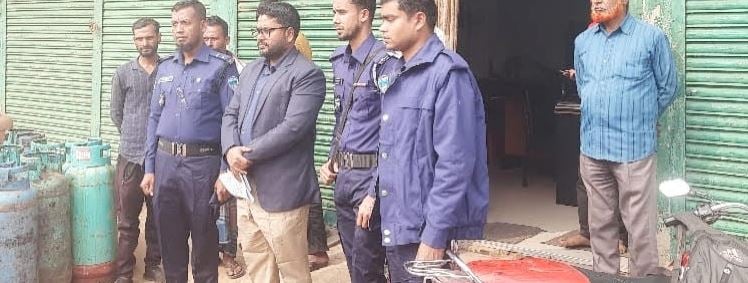 কুমিল্লায় অধিক মূল্যে গ্যাস সিলিন্ডার বিক্রির দায়ে জরিমানা