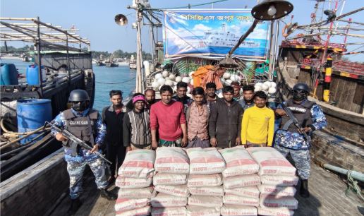 সেন্টমার্টিনে বিপুল পরিমাণ সিমেন্ট ও ডিজেলসহ ১৮ পাচারকারী আটক