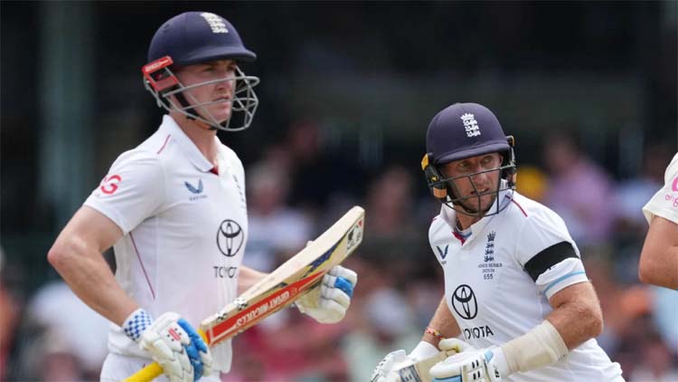 বৃষ্টি বিঘ্নিত দিনে রুট-ব্রুকের লড়াই