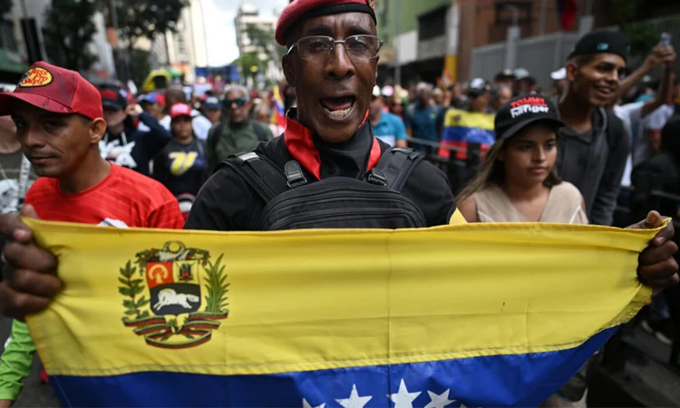 ‘আমাদের প্রেসিডেন্টকে মুক্তি দিন’, বিক্ষোভে মাদুরো সমর্থকদের দাবি