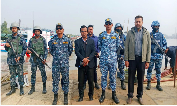 মোংলায় পর্যটকবাহী জাহাজের নিরাপত্তায় যৌথ বাহিনীর অভিযান 