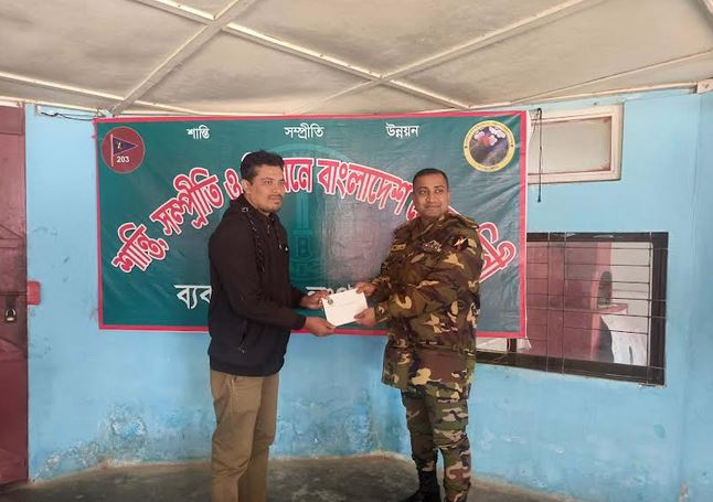 লংগদুতে শিক্ষা প্রতিষ্ঠানে সেনাবাহিনীর অনুদান প্রদান