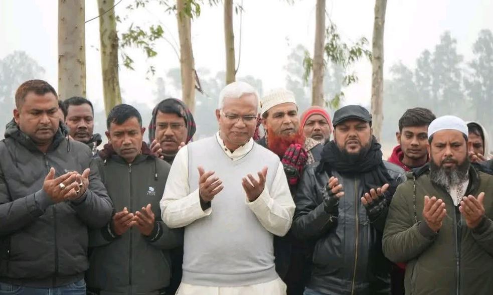 নবাবগঞ্জে জুলাইযোদ্ধা শহীদ আশিকুলের কবর জিয়ারত করলেন জাহিদ হোসেন