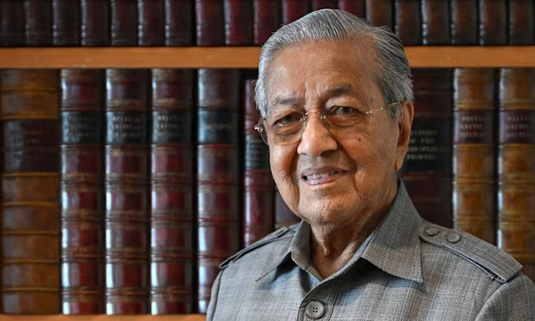 মালয়েশিয়ার সাবেক প্রধানমন্ত্রী মাহাথির মোহাম্মদ হাসপাতালে ভর্তি